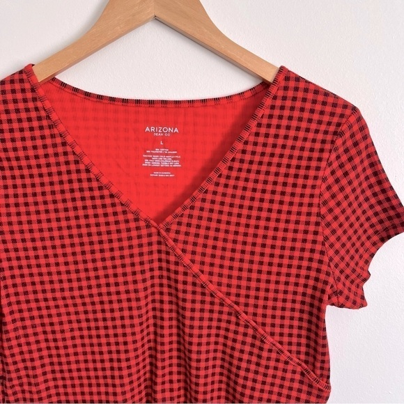 NWOT Arizona Jeans Co. Red + Black Gingham Plaid V-Neck Crop Top - Picture 2 of 5